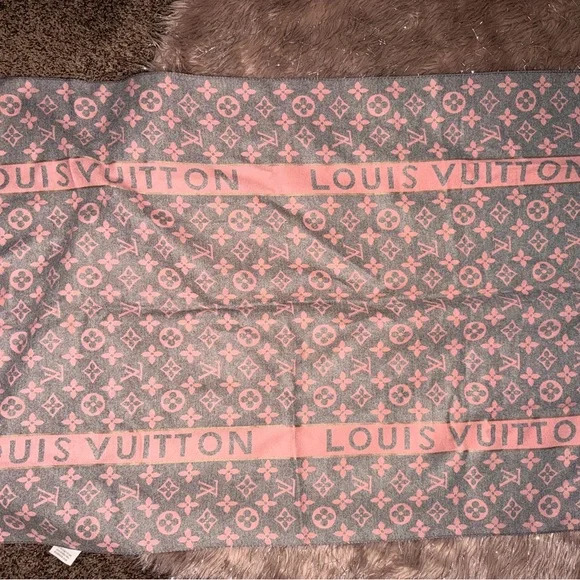 New Pink and Gray LV shawl/Scarf/wrap - Picture 2 of 4